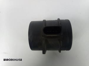 Luftmassenmesser van een Volkswagen Crafter 2.5 TDI 30/32/35 2013