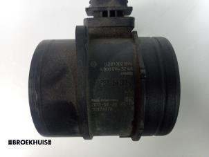 Luftmassenmesser van een Volkswagen Crafter 2.5 TDI 30/32/35 2013