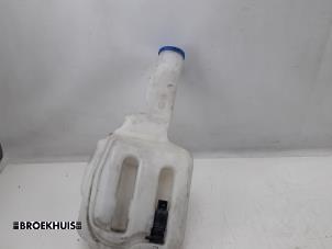 Used Front windscreen washer reservoir Volkswagen Crafter 2.5 TDI 30/32/35 Price € 18,15 Inclusive VAT offered by Autobedrijf Broekhuis B.V.