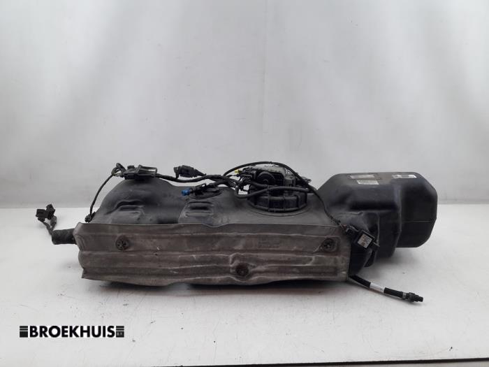 Gebrauchte Adblue Tank Volkswagen Crafter 2.5 TDI 30/32/35 Preis € 453,75 Mit Mehrwertsteuer angeboten von Autobedrijf Broekhuis B.V.