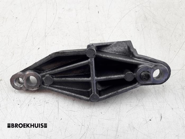 Support dynamo haut d'un Peugeot 208 I (CA/CC/CK/CL) 1.2 Vti 12V PureTech 82 2016