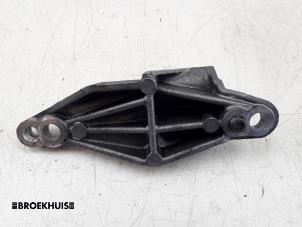 Support dynamo haut d'un Peugeot 208 I (CA/CC/CK/CL) 1.2 Vti 12V PureTech 82 2016