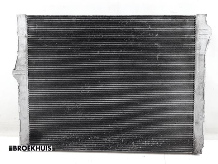 Radiator from a BMW 6 serie (F12) M6 V8 32V TwinPower Turbo 2012