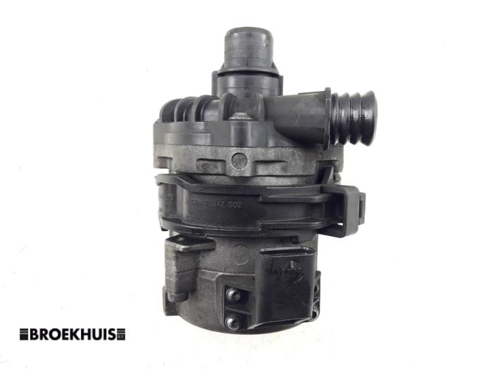 Begagnade Extra vattenpump BMW 6 serie (F12) M6 V8 32V TwinPower Turbo Pris € 100,00 Marginaltabell erbjuds av Autobedrijf Broekhuis B.V.