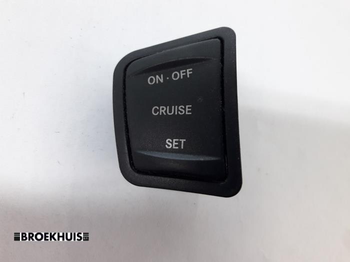 Używane Przelacznik Jeep Grand Cherokee (WH/WK) 3.0 CRD V6 24V Cena € 10,00 Procedura marży oferowane przez Autobedrijf Broekhuis B.V.