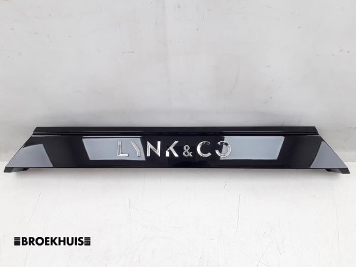Decorative strip tailgate from a Lynk & Co 01 1.5 PHEV 2023