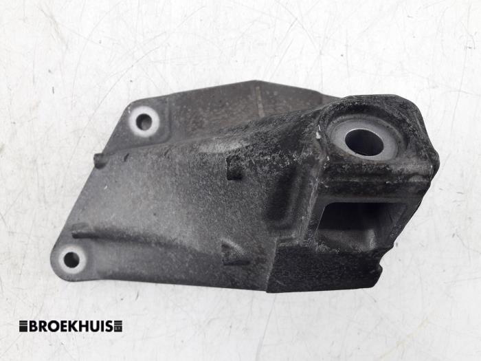 Used Engine mount BMW 6 serie (F12) M6 V8 32V TwinPower Turbo Price € 45,00 Margin scheme offered by Autobedrijf Broekhuis B.V.