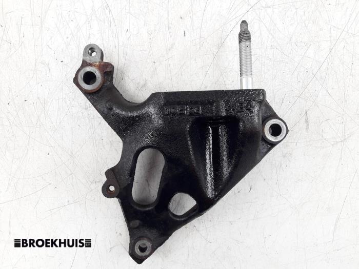 Used Engine mount Toyota Yaris III (P13) 1.33 16V Dual VVT-I Price € 25,00 Margin scheme offered by Autobedrijf Broekhuis B.V.