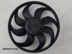 Used Fan motor Renault Clio IV (5R) 0.9 Energy TCE 90 12V Price € 35,00 Margin scheme offered by Autobedrijf Broekhuis B.V.