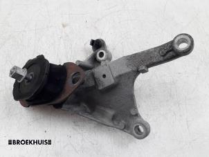 Used Gearbox mount Renault Clio IV (5R) 0.9 Energy TCE 90 12V Price € 20,00 Margin scheme offered by Autobedrijf Broekhuis B.V.
