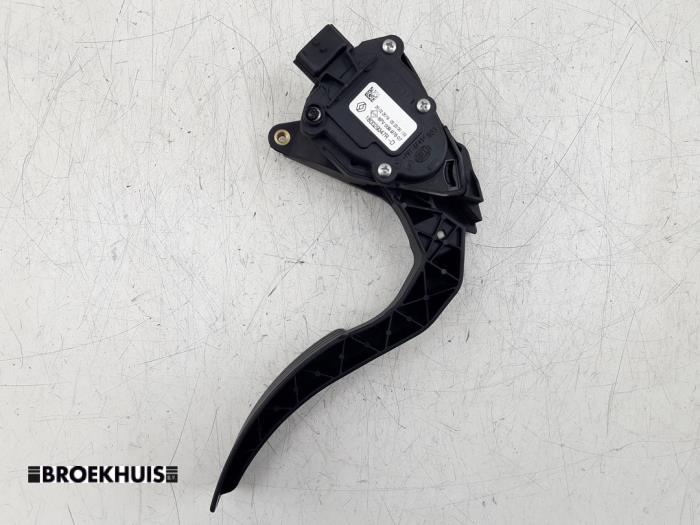 Accelerator pedal from a Renault Clio IV (5R) 0.9 Energy TCE 90 12V 2019