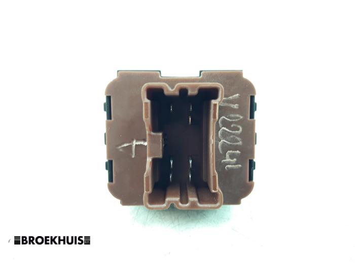 Electric window switch from a Renault Clio IV (5R) 0.9 Energy TCE 90 12V 2019
