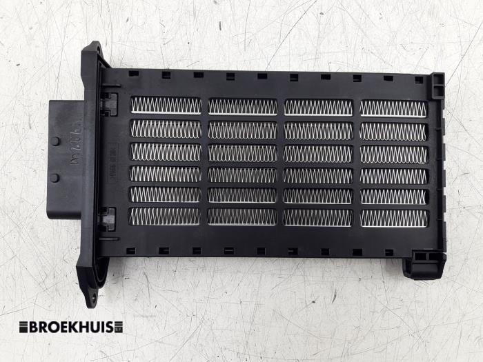 Heating element from a Renault Clio IV (5R) 0.9 Energy TCE 90 12V 2019