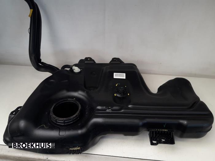 Tank from a Renault Clio IV (5R) 0.9 Energy TCE 90 12V 2019