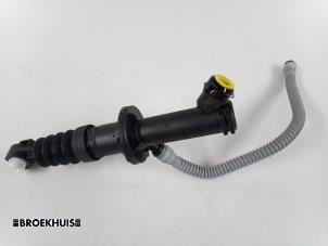 Used Clutch master cylinder Renault Clio IV (5R) 0.9 Energy TCE 90 12V Price € 25,00 Margin scheme offered by Autobedrijf Broekhuis B.V.