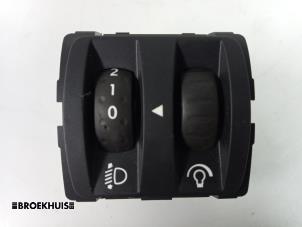 Used Cockpit dimmer Renault Clio IV (5R) 0.9 Energy TCE 90 12V Price € 15,00 Margin scheme offered by Autobedrijf Broekhuis B.V.