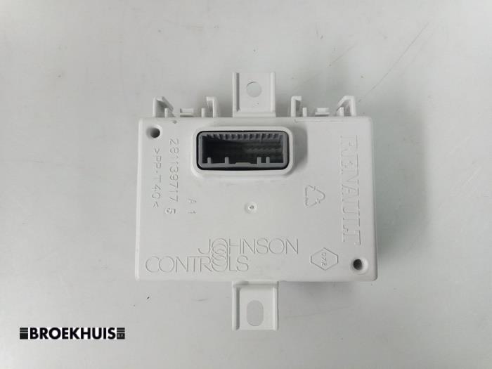 Navigation module from a Renault Clio IV (5R) 0.9 Energy TCE 90 12V 2019