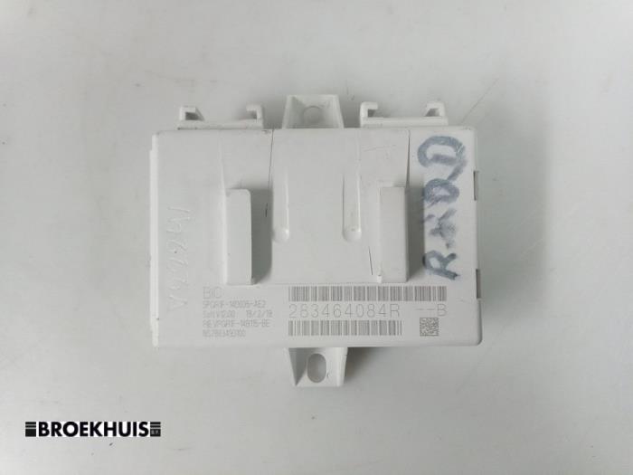 Navigation module from a Renault Clio IV (5R) 0.9 Energy TCE 90 12V 2019