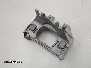 Used Gearbox mount Renault Clio IV (5R) 0.9 Energy TCE 90 12V Price € 17,50 Margin scheme offered by Autobedrijf Broekhuis B.V.