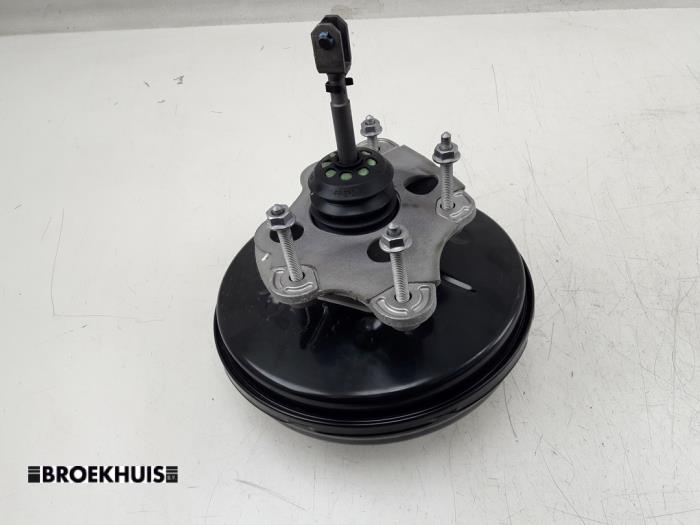 Brake servo from a Renault Clio IV (5R) 0.9 Energy TCE 90 12V 2019