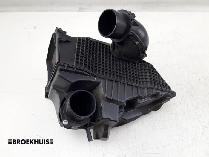Air box from a Renault Clio IV (5R) 0.9 Energy TCE 90 12V 2019