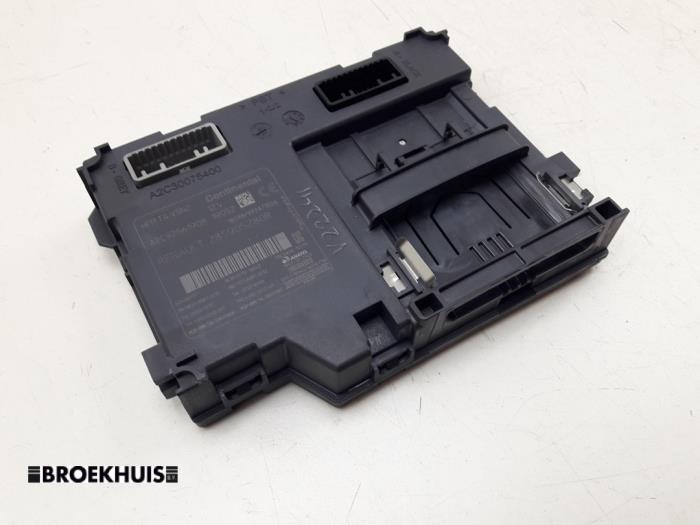 Card reader (lock) from a Renault Clio IV (5R) 0.9 Energy TCE 90 12V 2019
