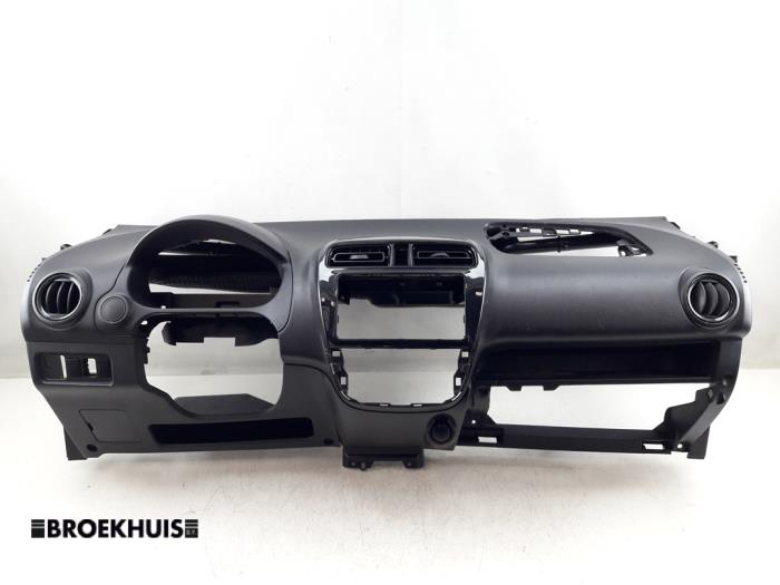 Używane Panel Mitsubishi Space Star (A0) 1.2 12V Cena € 100,00 Procedura marży oferowane przez Autobedrijf Broekhuis B.V.