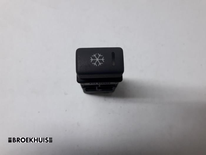 Gebrauchte Klima Schalter Landrover Freelander Hard Top Preis € 7,50 Margenregelung angeboten von Autobedrijf Broekhuis B.V.