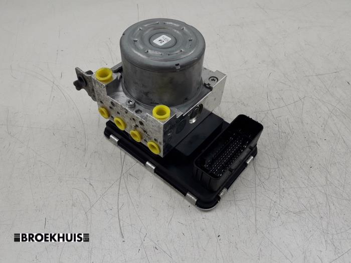 Używane Pompa ABS Volvo V90 II (PW) 2.0 T5 16V Cena € 275,00 Procedura marży oferowane przez Autobedrijf Broekhuis B.V.