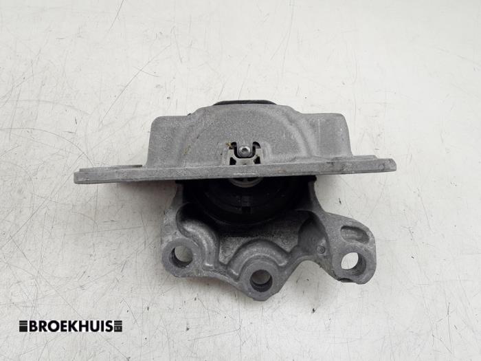 Used Engine mount Volvo V90 II (PW) 2.0 T5 16V Price € 50,00 Margin scheme offered by Autobedrijf Broekhuis B.V.