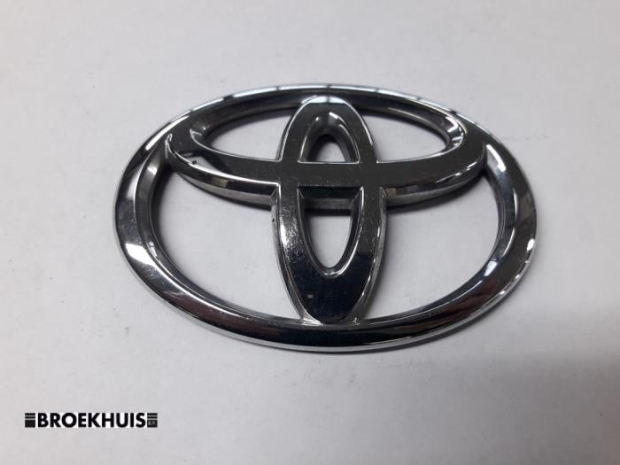 Emblem van een Toyota Land Cruiser (J12) 3.0 D-4D 16V 2005
