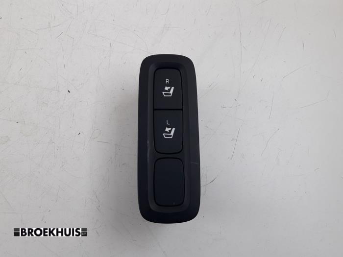 Używane Przelacznik Volvo V90 II (PW) 2.0 T5 16V Cena € 20,00 Procedura marży oferowane przez Autobedrijf Broekhuis B.V.