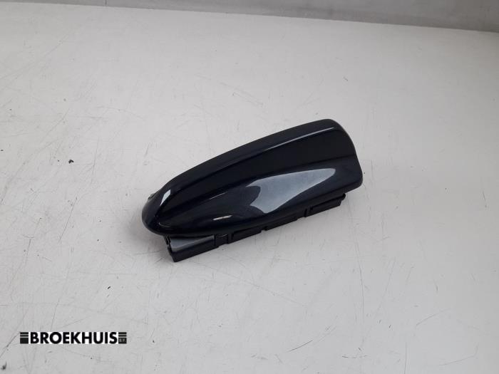 Używane Antena GPS Volvo V90 II (PW) 2.0 T5 16V Cena € 50,00 Procedura marży oferowane przez Autobedrijf Broekhuis B.V.