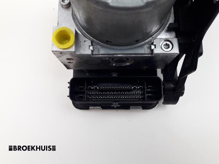 ABS pump from a Audi A3 Limousine (8VS/8VM) 1.5 TFSI 16V 2019