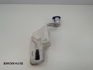 Usagé Réservoir lave-glace avant Audi A3 Limousine (8VS/8VM) 1.5 TFSI 16V Prix € 50,00 Règlement à la marge proposé par Autobedrijf Broekhuis B.V.