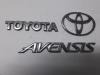 Emblem from a Toyota Avensis Wagon (T25/B1E), 2003 / 2008 2.0 16V D-4D-F, Combi/o, Diesel, 1.998cc, 93kW (126pk), FWD, 1ADFTV; EURO4, 2006-03 / 2008-11, ADT250; SB1ED 2007