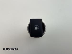 Used Tank cap cover switch Lexus CT 200h 1.8 16V Price € 10,00 Margin scheme offered by Autobedrijf Broekhuis B.V.