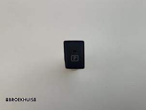 Usados Interruptor de freno de mano Lexus CT 200h 1.8 16V Precio € 15,00 Norma de margen ofrecido por Autobedrijf Broekhuis B.V.