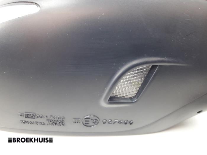 Lusterko zewnetrzne prawe z Lexus CT 200h 1.8 16V 2017