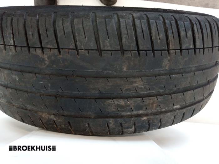 Wheel + tyre from a Tesla Model S 75D 2018