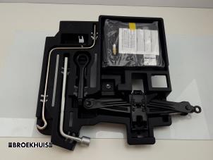 Używane Zestaw naprawczy do opon Lexus CT 200h 1.8 16V Cena € 70,00 Procedura marży oferowane przez Autobedrijf Broekhuis B.V.