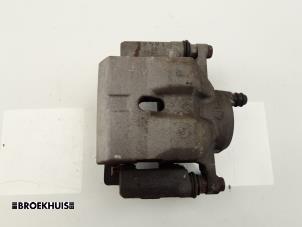 Used Front brake calliper, right Lexus CT 200h 1.8 16V Price € 85,00 Margin scheme offered by Autobedrijf Broekhuis B.V.