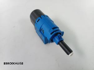 Used Clutch switch Renault Clio IV Estate/Grandtour (7R) 0.9 Energy TCE 12V Price € 10,00 Margin scheme offered by Autobedrijf Broekhuis B.V.