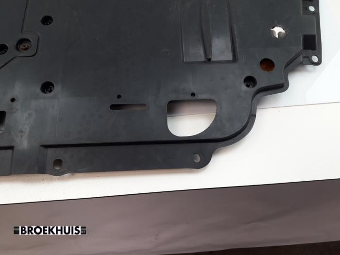 Plaque de protection moteur d'un Lexus CT 200h 1.8 16V 2017