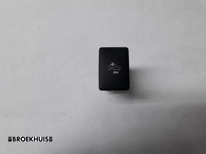 Gebrauchte Schalter Toyota Yaris III (P13) 1.5 16V Hybrid Preis € 10,00 Margenregelung angeboten von Autobedrijf Broekhuis B.V.