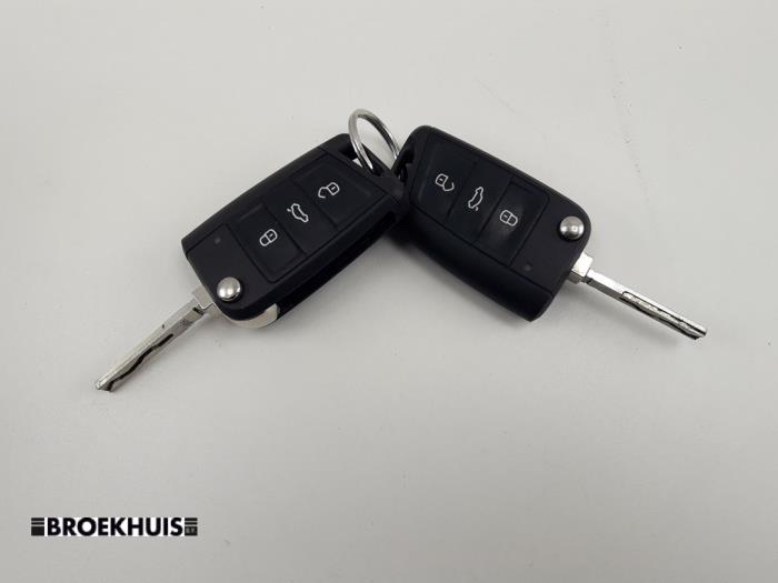 Cerradura de contacto y llave de un Volkswagen Polo VI (AW1) 1.0 TSI 12V 2019