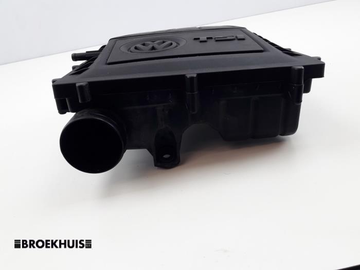 Cuerpo de filtro de aire de un Volkswagen Polo VI (AW1) 1.0 TSI 12V 2019