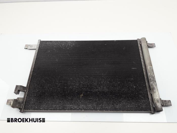 Usagé Radiateur clim Volkswagen Polo VI (AW1) 1.0 TSI 12V Prix € 50,00 Règlement à la marge proposé par Autobedrijf Broekhuis B.V.