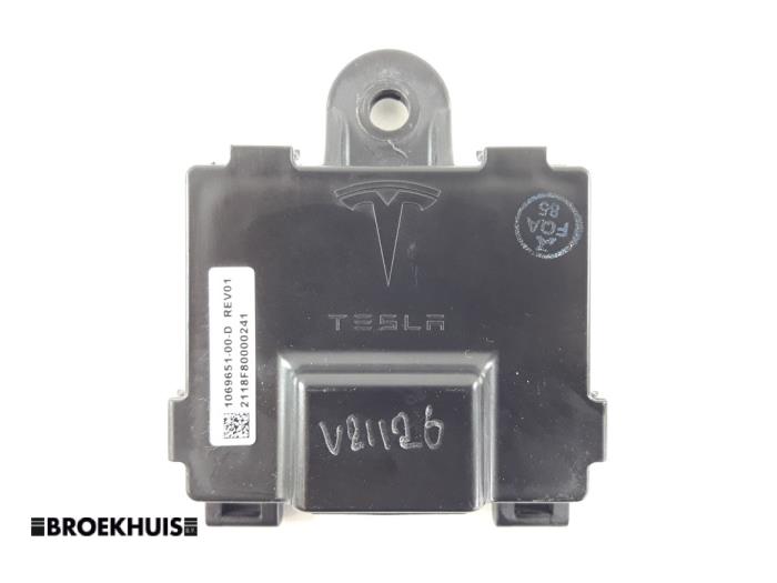 Central door locking module from a Tesla Model S 75D 2018