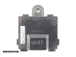 Used Central door locking module Tesla Model S 75D Price € 60,00 Margin scheme offered by Autobedrijf Broekhuis B.V.